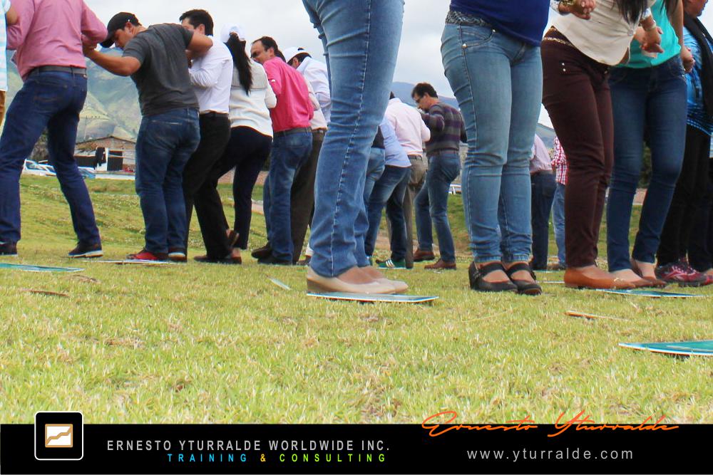 Team Building Ecuador | Juegos colaborativos de confianza y liderazgo en Quito