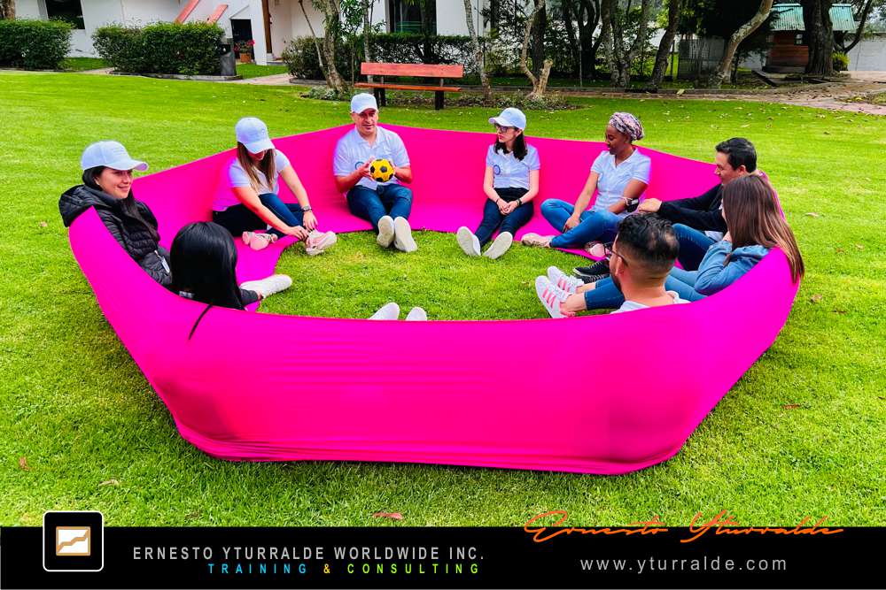 Team Building Ecuador | Dinámicas outdoor de cuerdas para integración empresarial